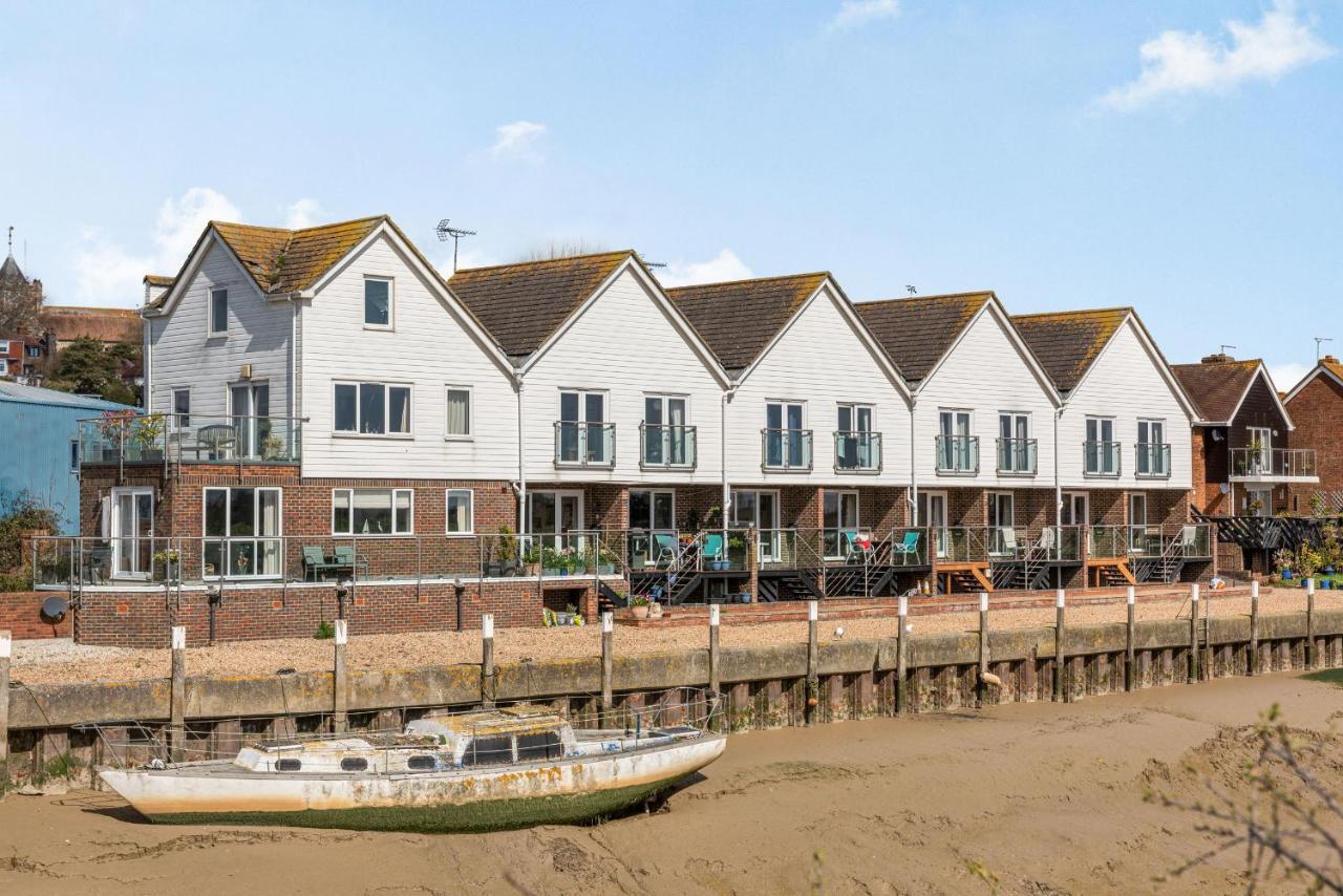 16 The Boathouse Apartment
